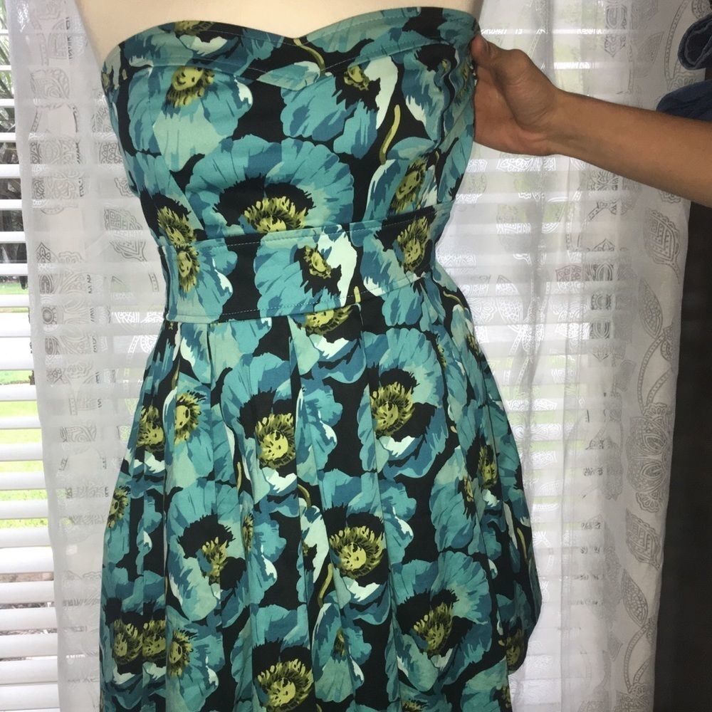 Granny Floral 'Ixia' poppy dress - Picture 2 of 7